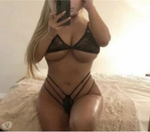 Carry incall escort in Brentwood